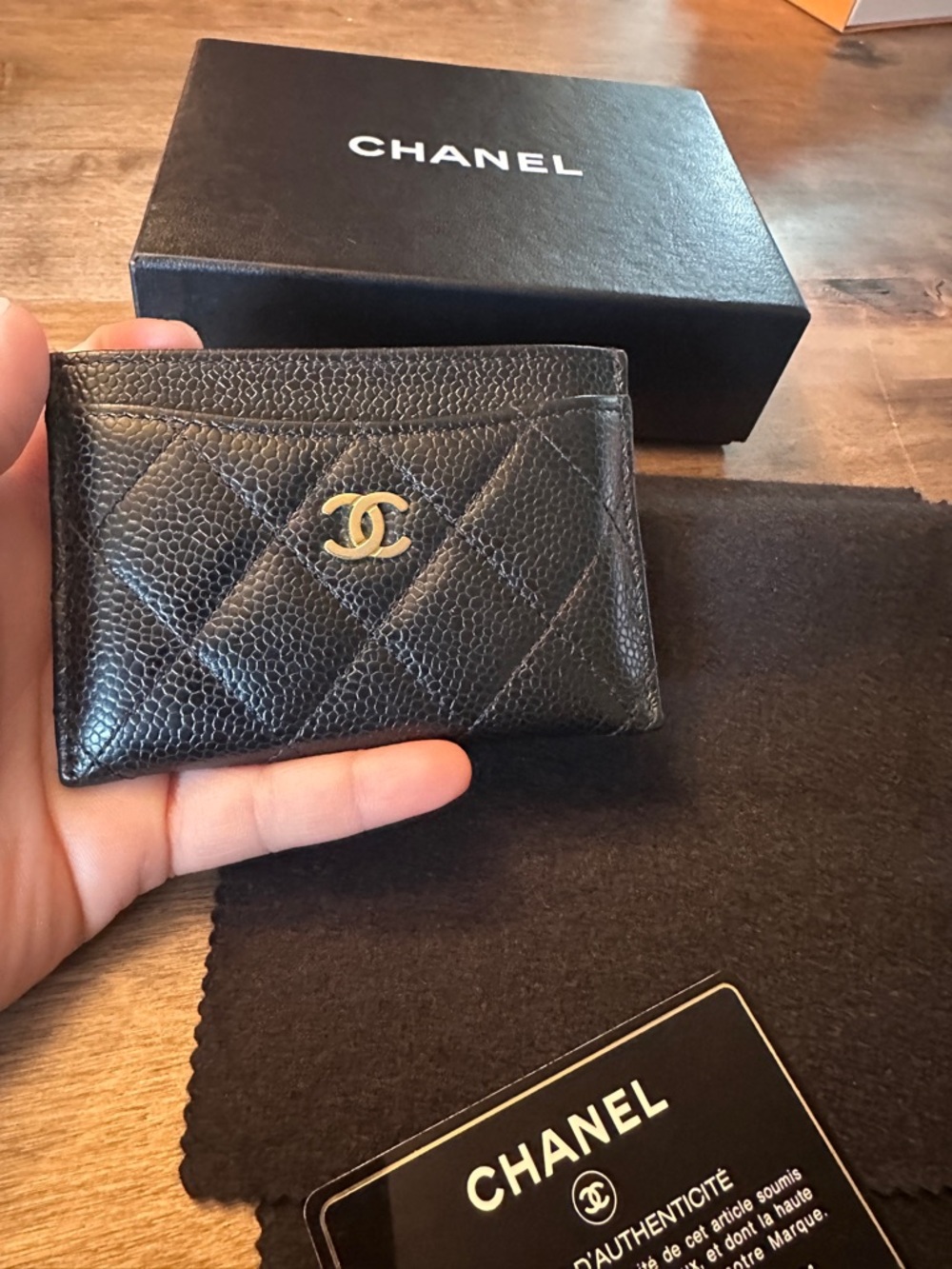 ✨Chanel Classic Caviar Card Holder – Black with Gold Hardware✨ - Picture 3 of 16
